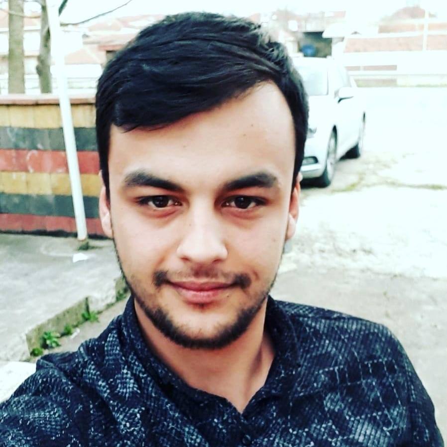 Hayat bir uykudur, ölünce uyanır insan. Sen erken davran ölmeden uyan.