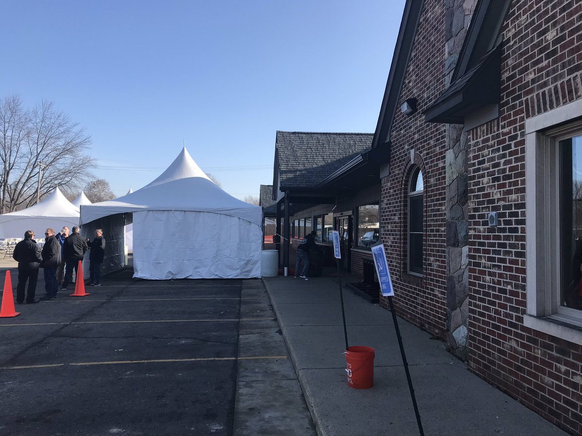 Getting ready to kickoff the #AfterXmasParty at <a href="/Witchshatbrew/">Witch's Hat Brewing 🦇</a> in #SouthLyon