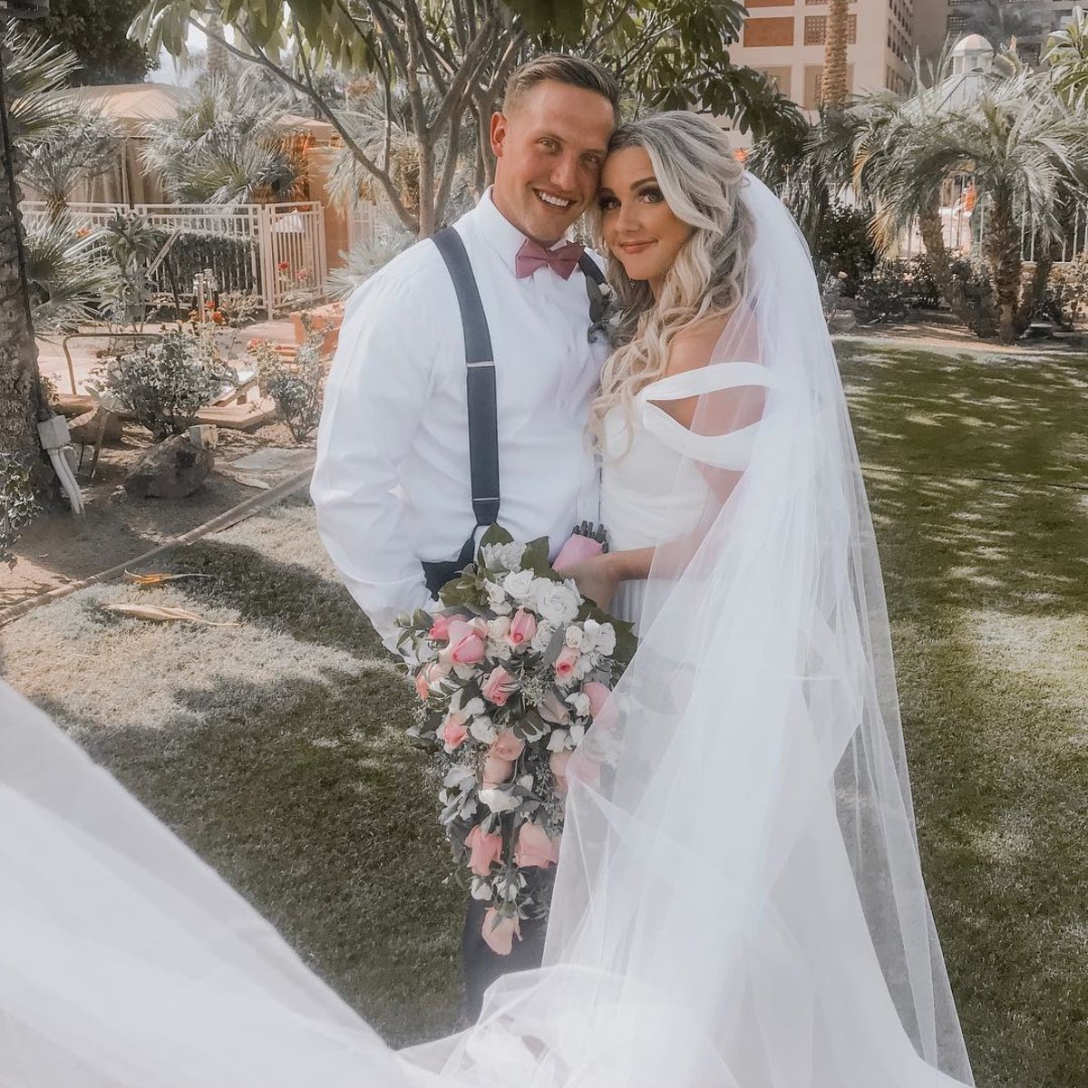 You make "just married" look good. #WeddingWednesday
(Photo via <a href="/alimoat/">Ali Moat</a>) bit.ly/2KKKDbs