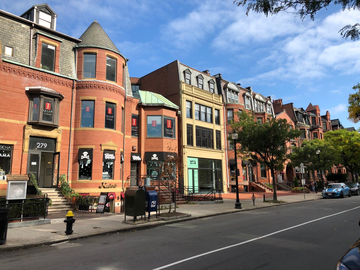 berkie1's tweet photo. Following the holiday #retail shopping season, many large & small retailers will decide it's time to close their doors. These vacant storefront's present new opportunities for those willing to think creatively to leverage this #excesscapacity. https://t.co/mfOPuT38iT #mainstreet https://t.co/5BPHMc17kh