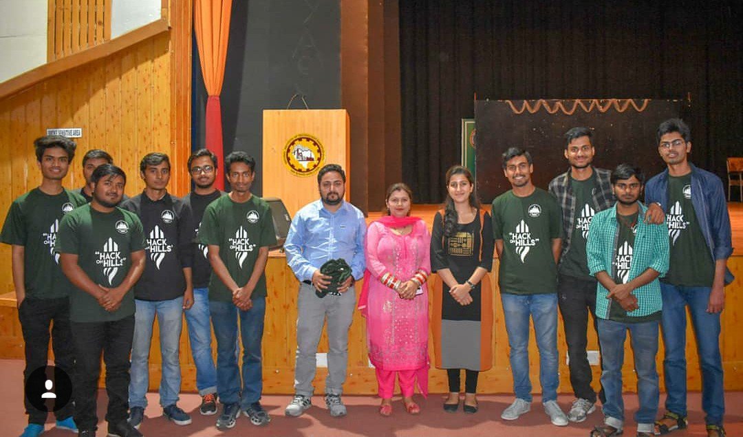 hackonhills's tweet photo. Hack on hills 3.0 judges and organisers!!
#hackathon #hackonhills #nith #judges #appteam https://t.co/hI84UAAOpr