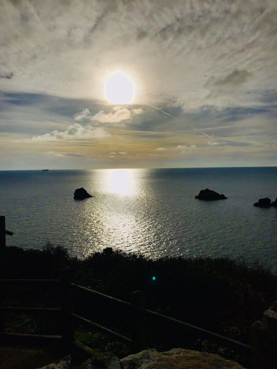 redsoilgirl49's tweet image. Boxing Day breakfast overlooking the sea. @Guardhousecafe #goodfood #goodviews #jeanstootight #walkitoff