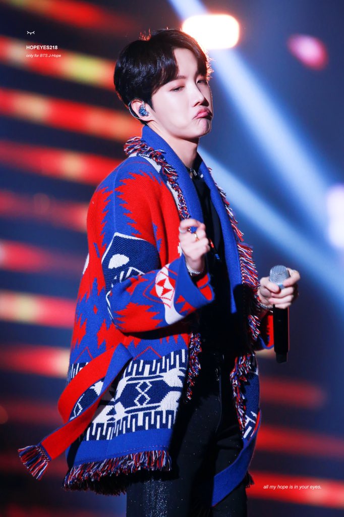 HOPEYES218's tweet photo. 181225 가요대전

#제이홉 #호석 #호비 #JHOPE #BTS⁠ ⁠⁠ ⁠⁠ ⁠⁠ ⁠⁠ ⁠⁠ ⁠
@BTS_twt https://t.co/NQA0gKXZSW