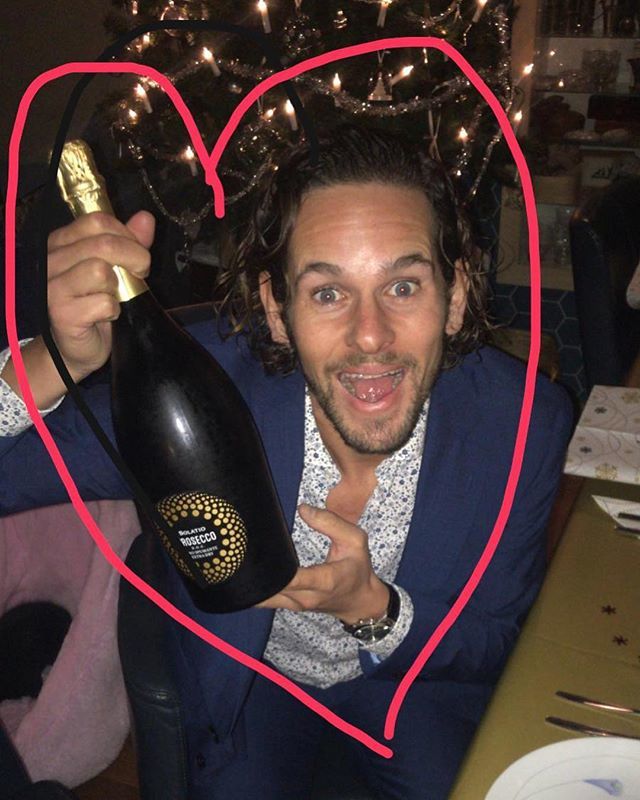 Meesterkevin_'s tweet photo. Wat was het weer een mooie kerst ๐
Op naar tweede, derde en vierde kerstdag ๐ฅ
#kerst #kerstnacht #eerstekerstdag #prosecco #kerstboom #lichtjes #ballen #goodfood #presents #teacher #docent #baard #familie #kerstdinner #happy #Enkhuizen #Rotterdam #wโฆ https://t.co/6OzTEsmcHs https://t.co/rvWirmYkLE