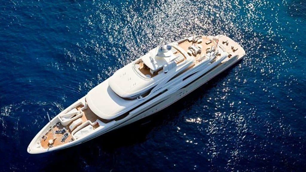 boatafloatuk's tweet image. If your Christmas bonus will cover it, can we come too? 
Athens-based custom-built superyacht with onboard spa  and on-deck jacuzzi. Oh and bar inside and out. 
#superyacht #partytime #luxuryliving #water #superyachts #christmasspecial