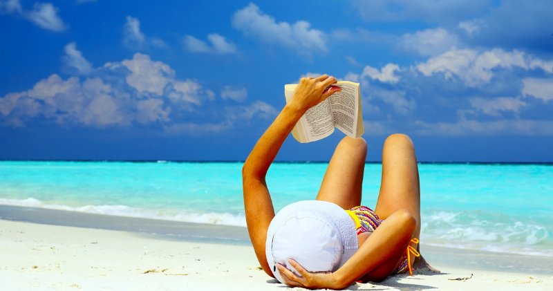 GrandSunsetGili's tweet photo. Not many things are able to match the singular pleasure of lazing on the beach and reading a good book while the waves lick the shore.

These 5 classic books need to be in your beach bag. https://t.co/cHF5dOnlct https://t.co/AJdfFrqz1r