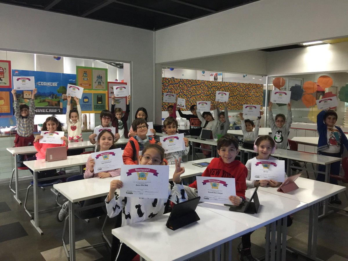 Bahcesehirum's tweet image. 2-A, 2-C ve 3-D sınıflarımız kodlama sertifikalarını aldılar. Tüm öğrencilerimizi tebrik ediyoruz🎊 #codingBk @duygubiyikoglu @bsraltntas @CGaripagaoglu
