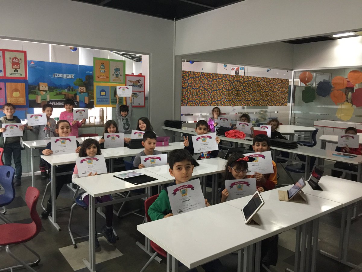 Bahcesehirum's tweet image. 2-A, 2-C ve 3-D sınıflarımız kodlama sertifikalarını aldılar. Tüm öğrencilerimizi tebrik ediyoruz🎊 #codingBk @duygubiyikoglu @bsraltntas @CGaripagaoglu