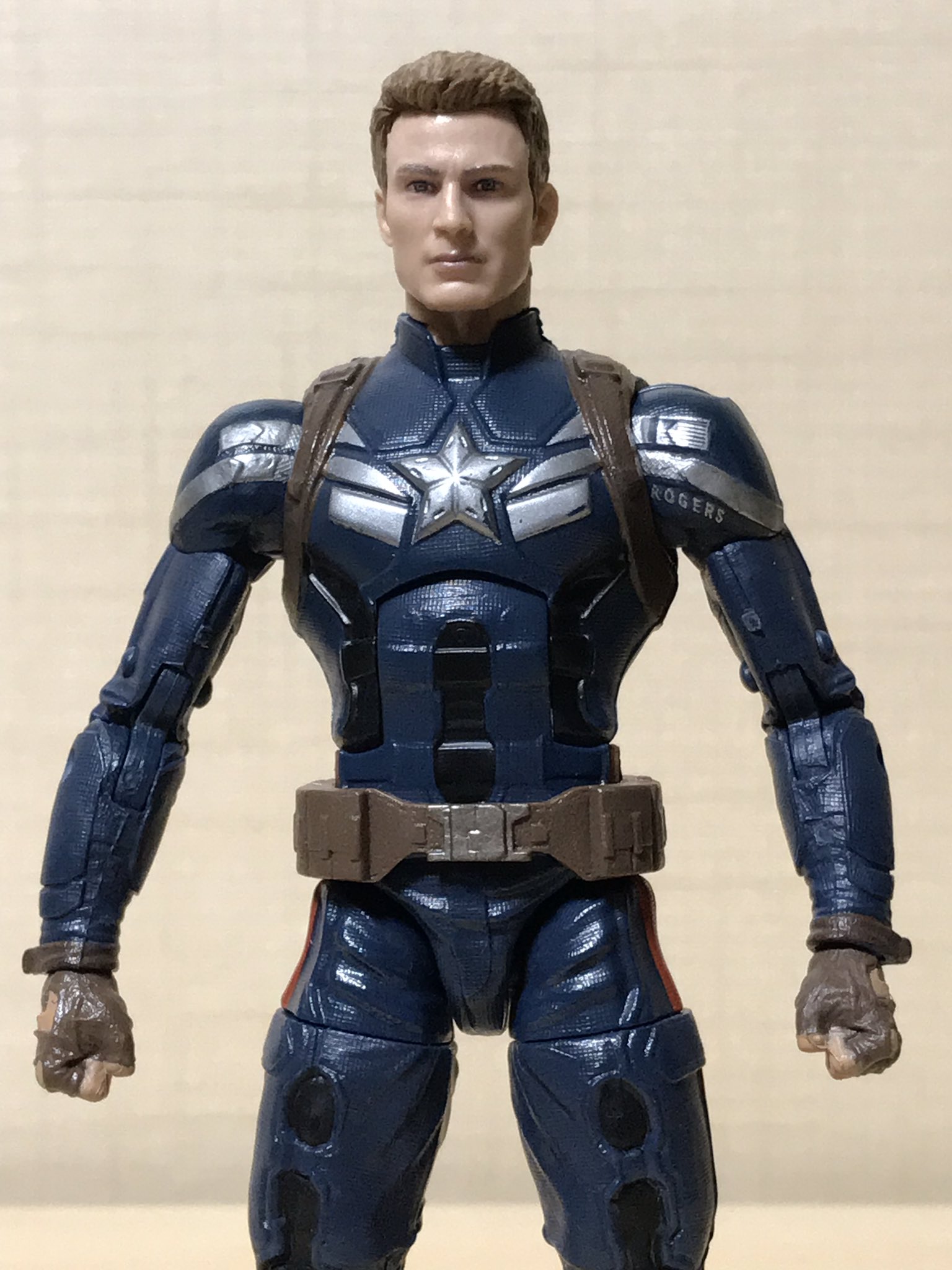 奇奇怪怪 ステルススーツ版のデフォ素顔 左 とキャプテン クロスボーンズのキャプテン素顔をステルススーツに付けての比較 マーベルレジェンドよ 腕を上げたな W キャプテンアメリカ