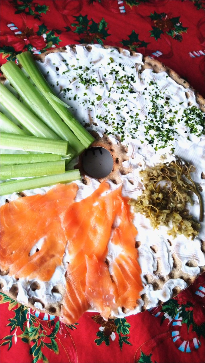 porridgelady's tweet photo. There are #Christmascrackers and #Christmas crackers. Today I'm enjoying @Leksands_UK Julknacke Christmas Rye crackers the most at #BoxingDay lunch. @Scanditwitchen #boxingdayfood https://t.co/8GQrcX8d1g