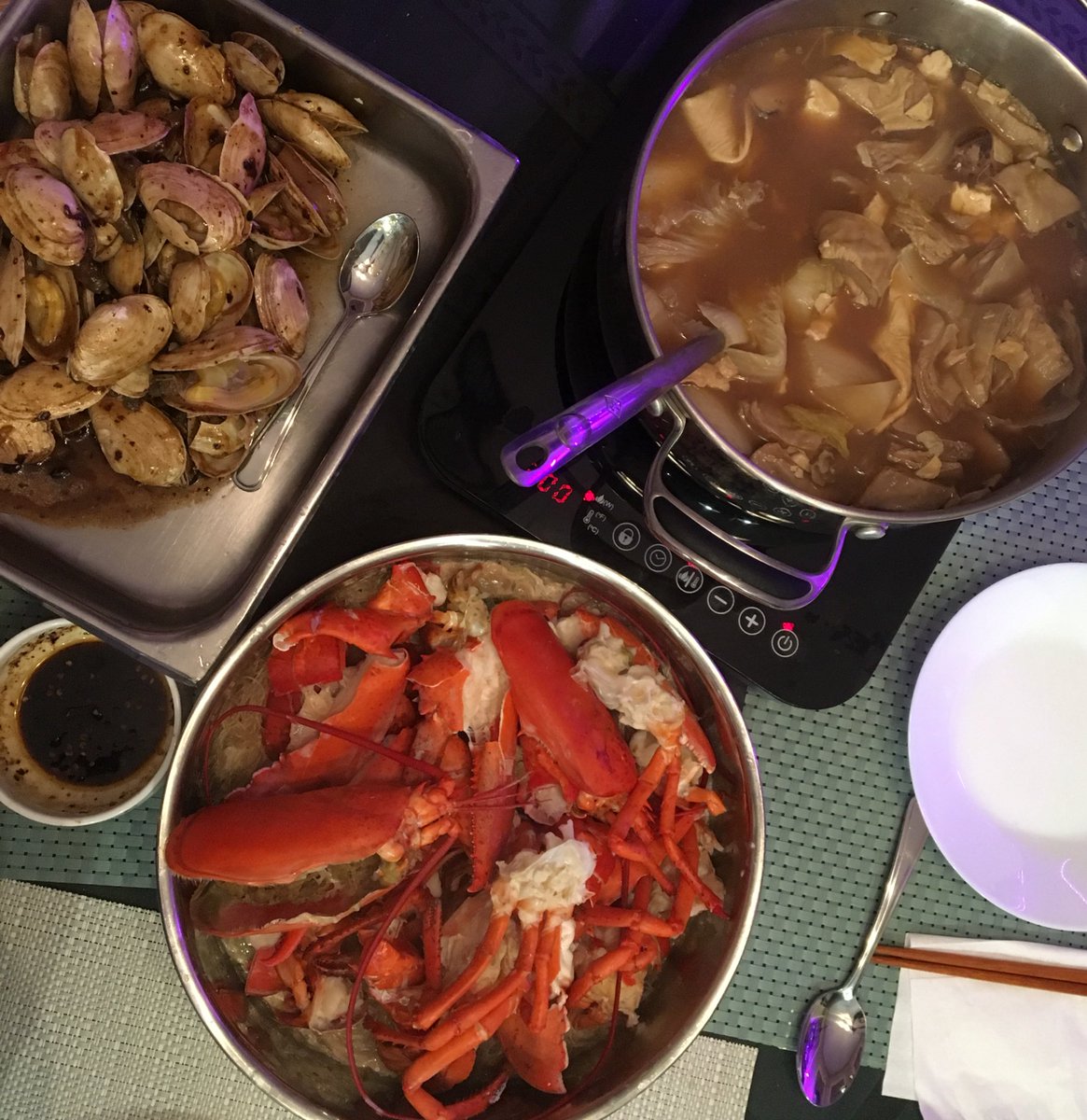 vanessalingyu's tweet photo. Had steamed lobster w mungbean vermicelli, wok-fried clams w blackbean&garlic, plus lamb stew w daikon for Christmas dinner. So, no leftovers.
But if you’re amateur like that w your roasted turkey & fixings, try congee w former & sammies or dumplings filled w latter. #portionpro https://t.co/FiTPToYyQ9