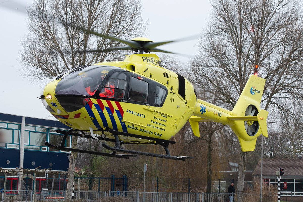 Tazmanianroy's tweet photo. #Lifeliner2 #mmt #terplaatse #capelleaandenijssel #capelle #inzet #capelseweg #lifeliner #26-12-2018 #Traumaheli #LIFELN2 #phelp #inzet @TraumaheliMMT https://t.co/4Eh2kHsqf9