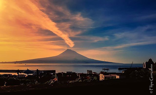 lipevgoncalves's tweet photo. Surpreendentemente lindo. Todas as vezes.
O paraíso tem destas coisas! 💢🤩💢🔝👍
.
.
#Portugal #VisitPortugal @visitportugal #Azores #VisitAzores @visitazores #Açores #AzoresWhatElse #faialisland #View #Travel #InstaPassport #igTravel
#InstaGoodMyPhoto #JustGoShoot #ExploreT… https://t.co/TdhdWsYxvu