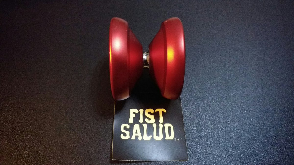take_yoyo's tweet photo. 先ほどのツイートとは別件ですが届きました!
オシレーターFIST SALUD edition!
ケースにハンクフリーマン選手のサインが施されてました😂
世界で4つのみ販売とゆうことです。
関係なく買ったけどこうゆう特別な感じ好きですw
#ヨーヨー
#fistsalud
#44RPM https://t.co/xc2ZnOAGh3