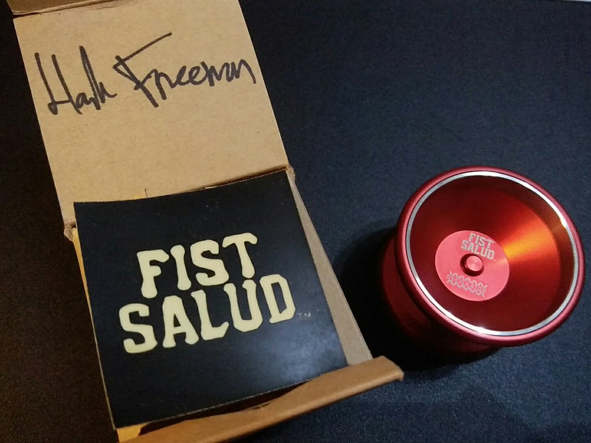 take_yoyo's tweet photo. 先ほどのツイートとは別件ですが届きました!
オシレーターFIST SALUD edition!
ケースにハンクフリーマン選手のサインが施されてました😂
世界で4つのみ販売とゆうことです。
関係なく買ったけどこうゆう特別な感じ好きですw
#ヨーヨー
#fistsalud
#44RPM https://t.co/xc2ZnOAGh3