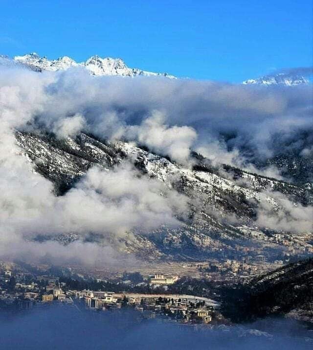duptshering6's tweet photo. The snow is sparkling like a million little suns.
This year snowfall in Bhutan.
#awaytobhutan #Bhutan #tourist #toursim
#snowfall2017 #wintersnowfall #snowfallfx #pcforestsnowfall #snowfall2018 #firstsnowfall #1stsnowfall #beautifulsnowfall #snowfall❄️ https://t.co/arraO3fGu7
