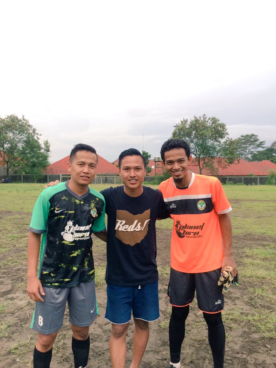 vicky_aditya_13's tweet photo. Beda generasi satu tujuan🙏#local https://t.co/T2X9c6KevN