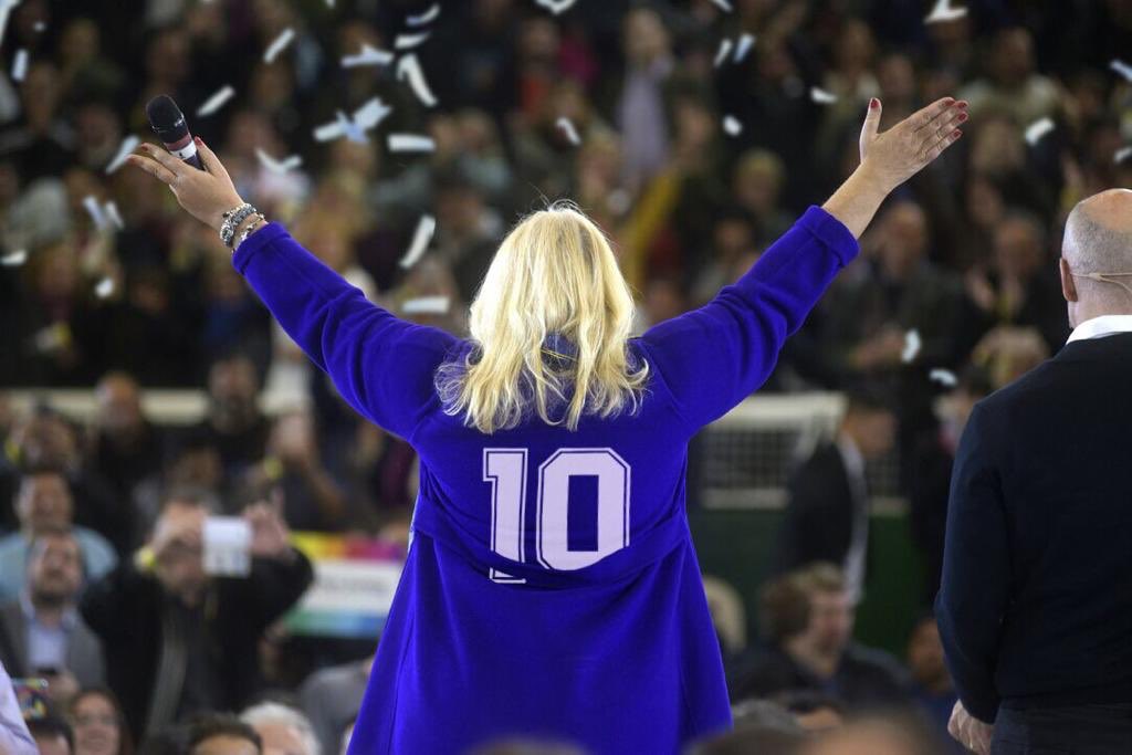 Feliz cumple genia! Mucha paz, mucha fuerza y mucha alegría. Te queremos mucho !! 💙🇦🇷