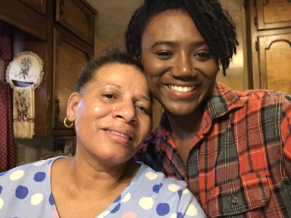 GoodHairDany's tweet photo. Habari Gani, Twitttttter? I’m so thankful for being reunited with my family and waking up another day with my boo thang, my cat, and my pepper plant. ❤️ Joyous Kwanzaa! https://t.co/QH5X53m6Cm