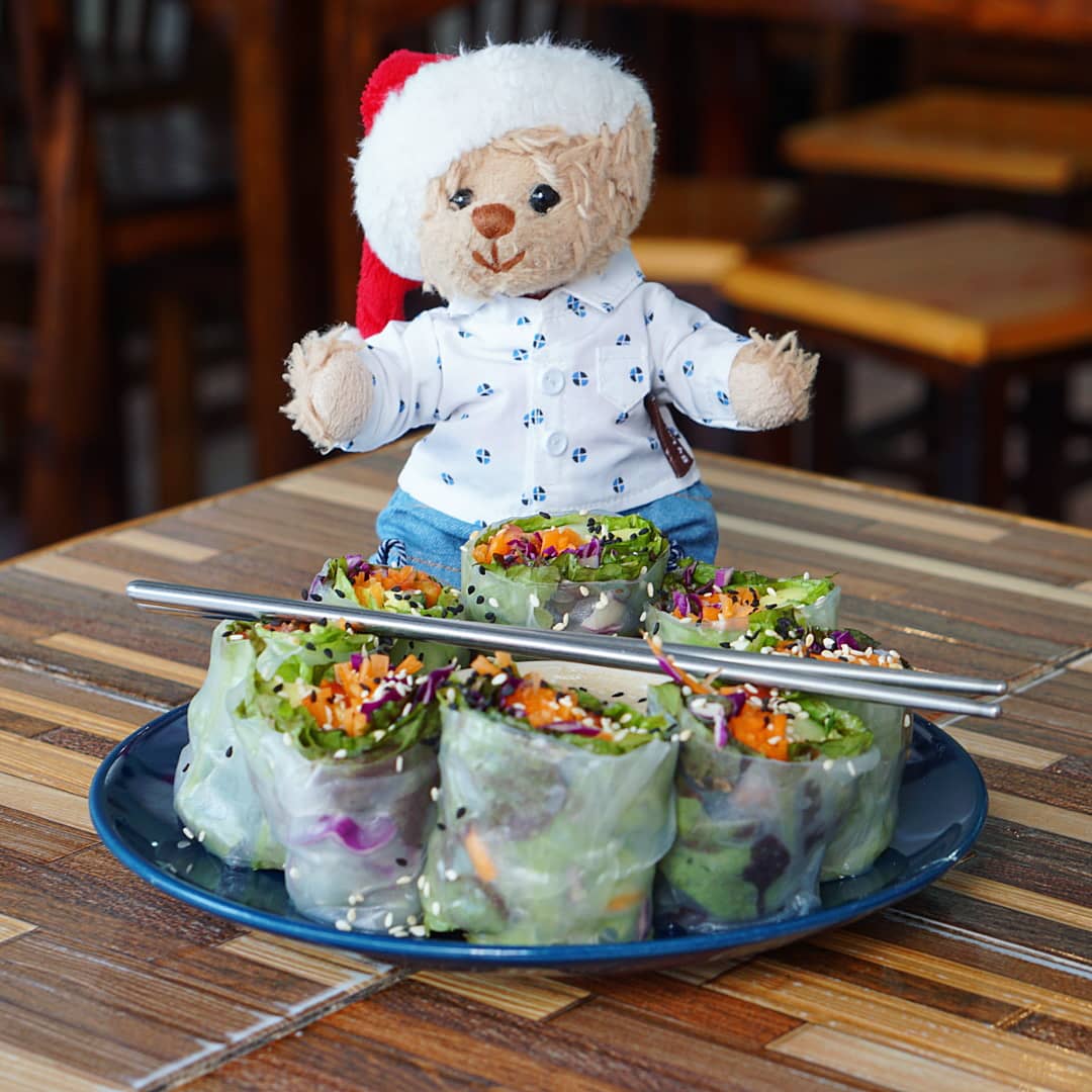 bubithebear's tweet photo. One of my favorite dishes, a #vegan fresh rolls from @beevegan_chiangmai π
#veganchiangmai #beeveganchiangmai #veganthailand #veganthai #chiangmaivegan #foodphotos #foodstyling #foodpics
#bubithebear https://t.co/nIowCG1Duu