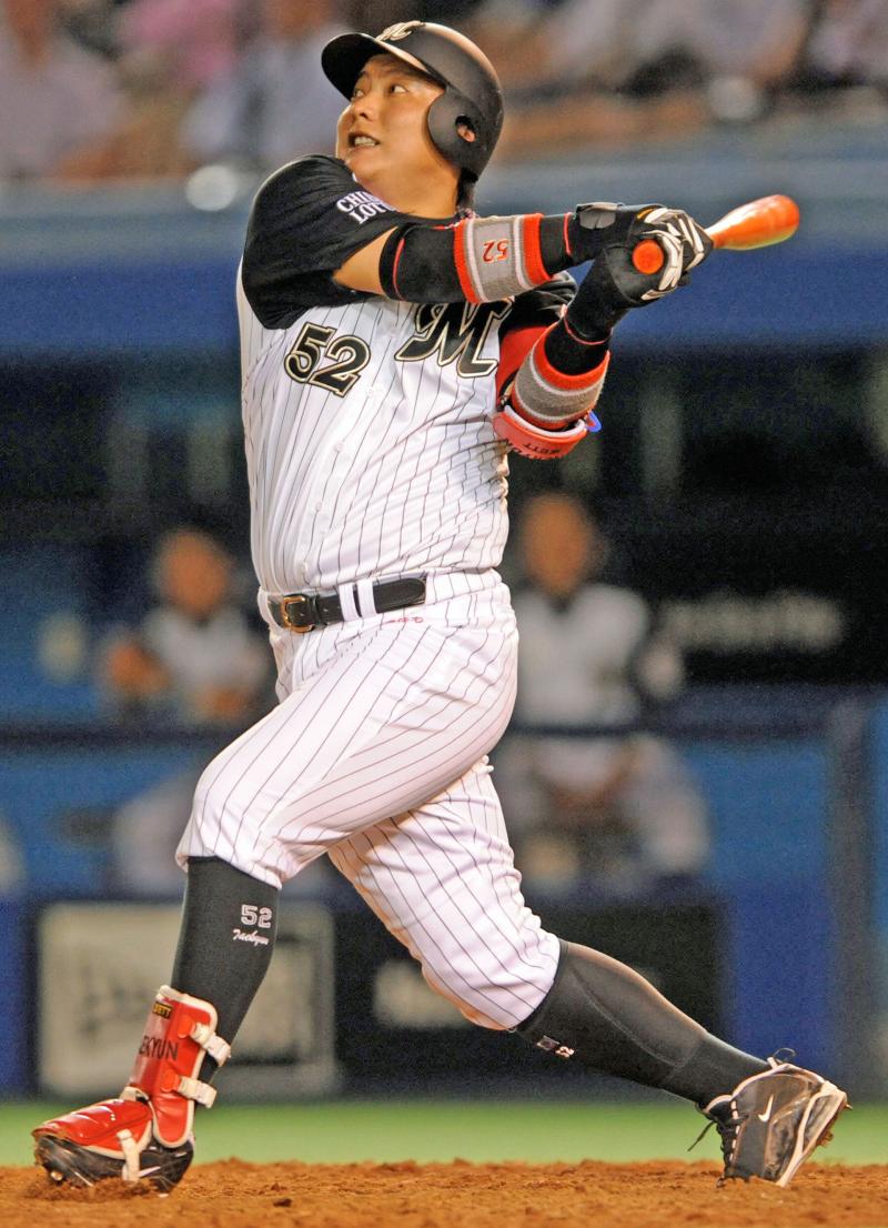 bot87630863's tweet photo. ロッテ 2010-12
サードユニフォーム
#金泰均
#chibalotte
https://t.co/JZYmonBxgR