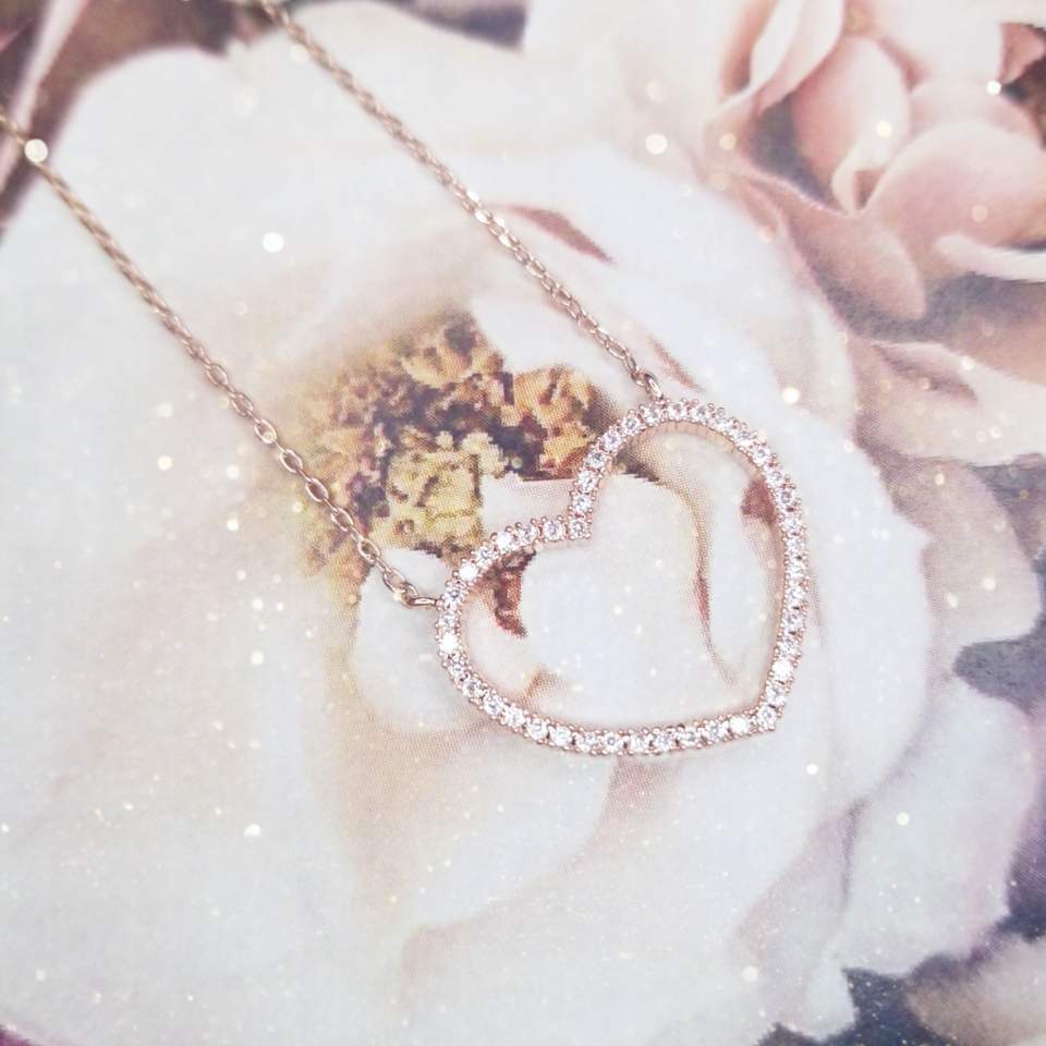 LOVE IT! Gold Dipped Cubic Zirconia Heart Pendant Necklace
#jewelrygram #Instajewelry #lovejewelry #jewerlyblogger #jewelrydesigner #jewelry #statementnecklace #jewelryforsale #jewelrylover #jewelryoftheday #lovejewelry #fashionjewelry #bling #accessories #glam #wonatrading
