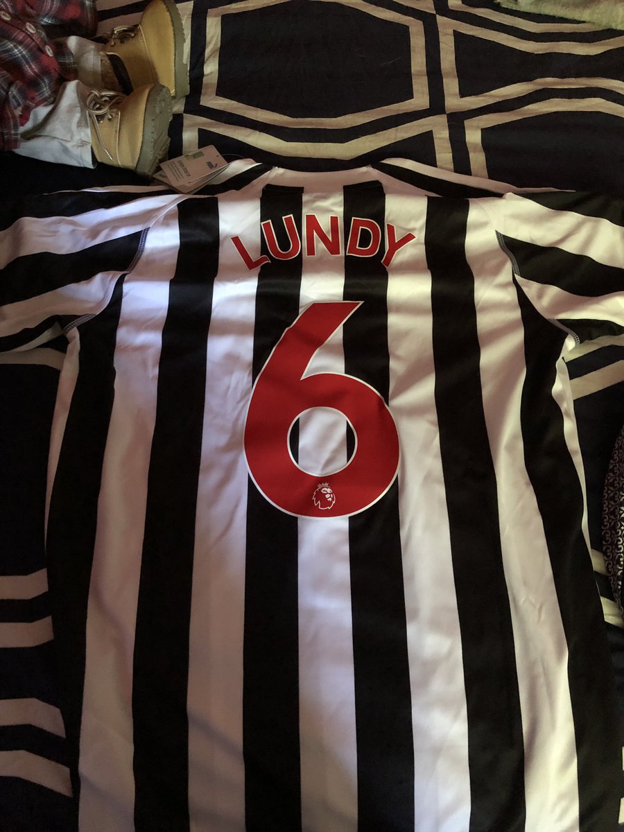 DuvalMagpie's tweet image. Got my new kit in, just in time. Toon Toon ⚫️⚪️. #USAsupport #Floridamagpie #acrossthepond