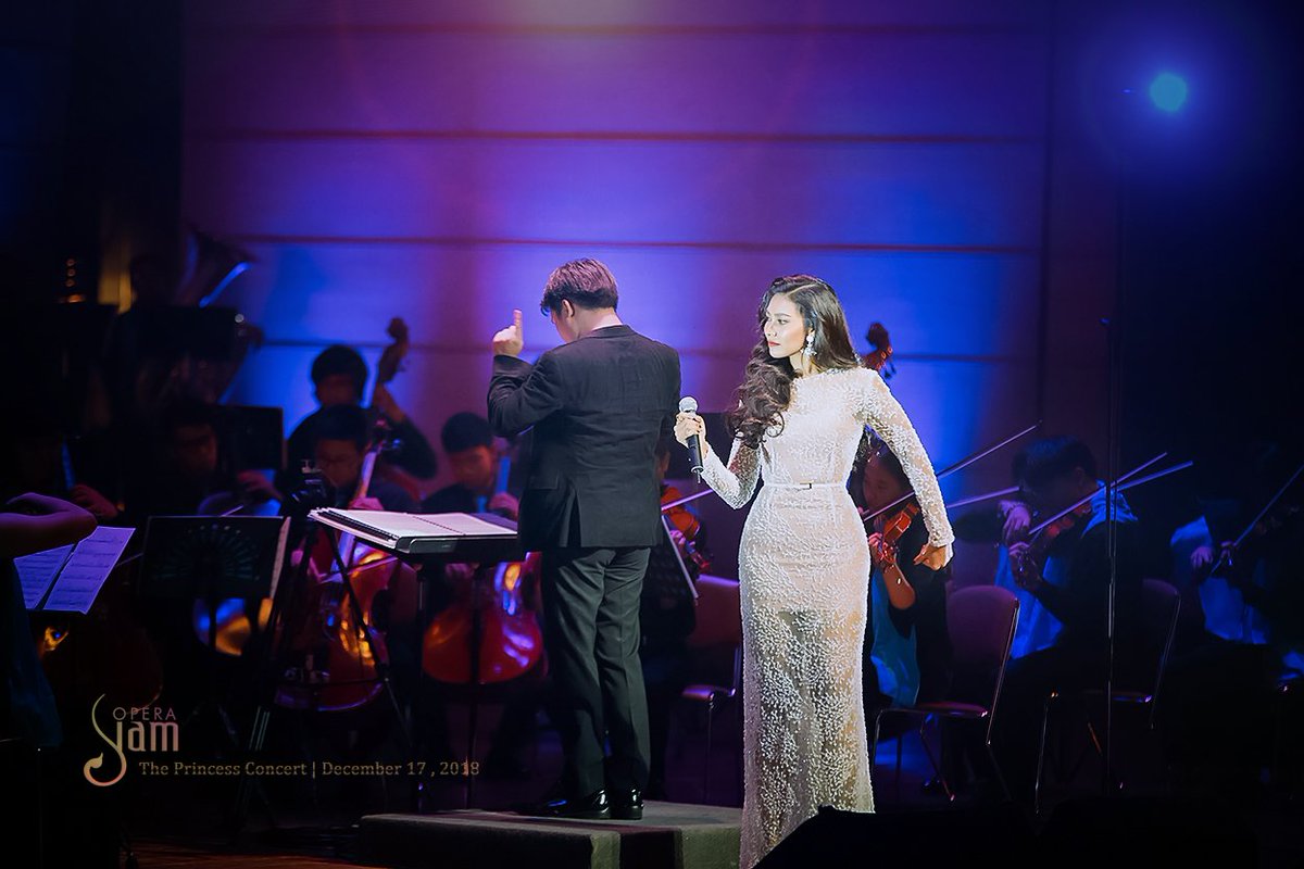 _ANNABELL_'s tweet photo. แก้มในเพลง Let it go โดยมีคุณทฤษฎี ณ พัทลุง เป็นผู้อำนวยเพลง เพลงนี้คือไฮไลท์ของงานนี้เลยสุดยอดมากจริงๆ
.
ติดตามทั้งหมดได้ที่ https://t.co/SG51uXHFY7
.
#OperaSiam #SiamSinfonietta #Orchestra #ClassicalMusic #GamWichayanee #ThePrincessConcert #AnnabellePhotography https://t.co/Fti0P5rN2g