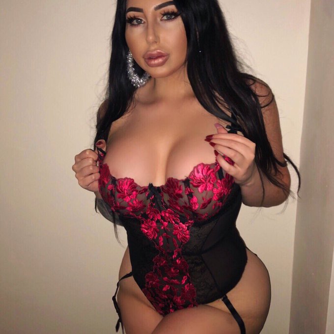 Had an amaze day yesterday 😍 bit late on here but merry Christmas 🎄 https://t.co/MkYp8mDuDI
