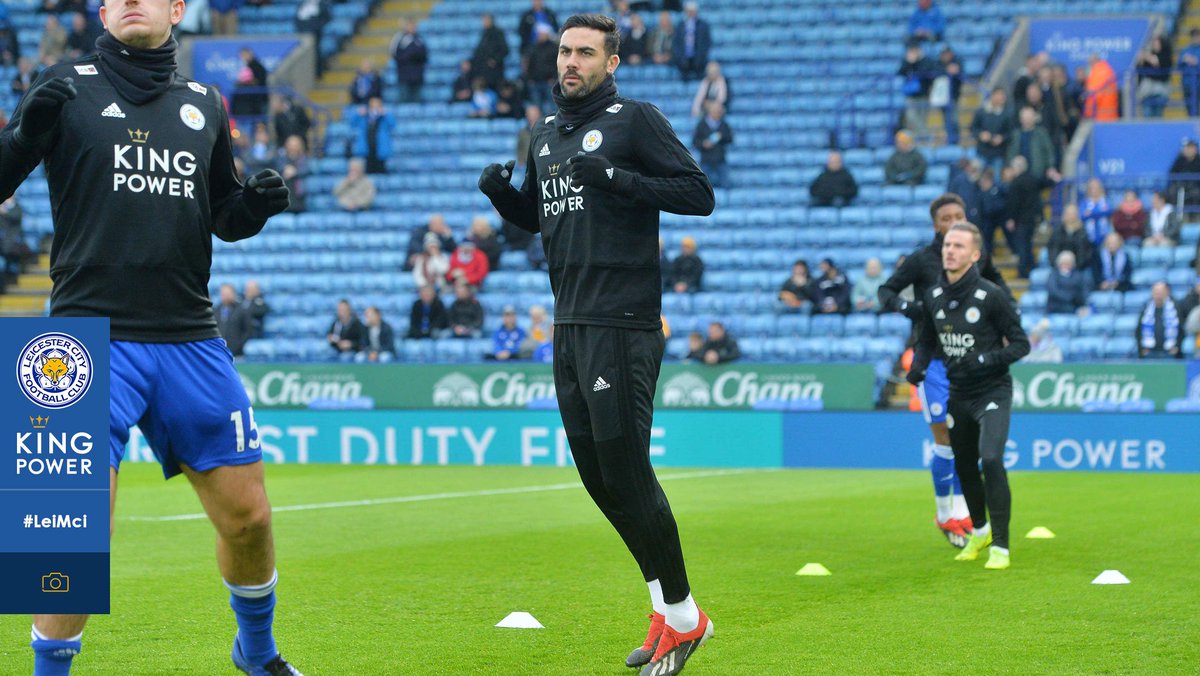 Leicester_GO's tweet photo. Nuestros jugadores ya están sobre el césped realizando lo ejercicios de calentamiento #ComeOnFoxes🐺 #leicity https://t.co/xEEQwXSfNy