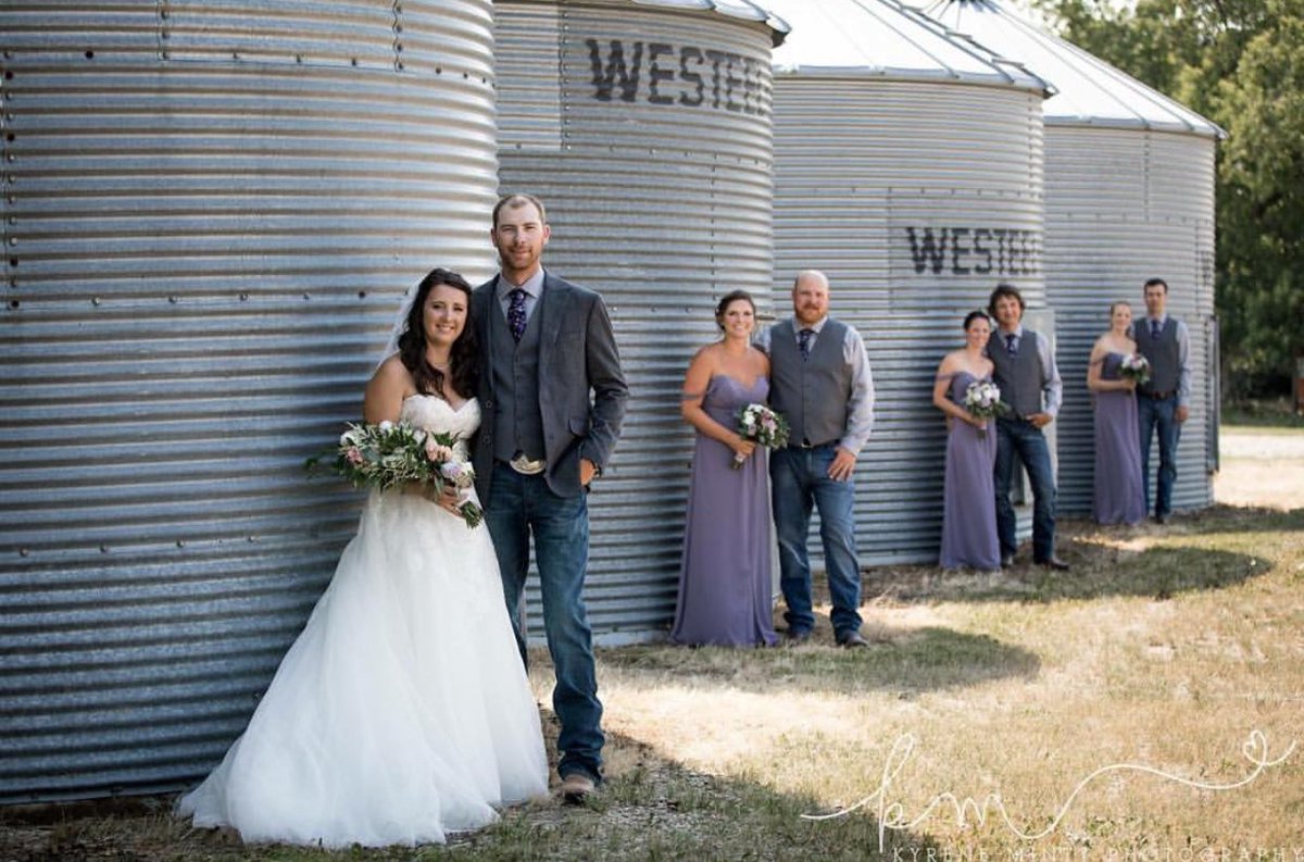 MuseBridal's tweet photo. 2018 look back!
August weddings - warm breezes and hot sun!
Thanks to @kyrenemintyphotography for sharing with us.
*
#MuseBridal #MuseBride #WWExpoBdn #bdnmb #weddinginspo #mbwedding #farmwedding https://t.co/M9NQHHbj4j