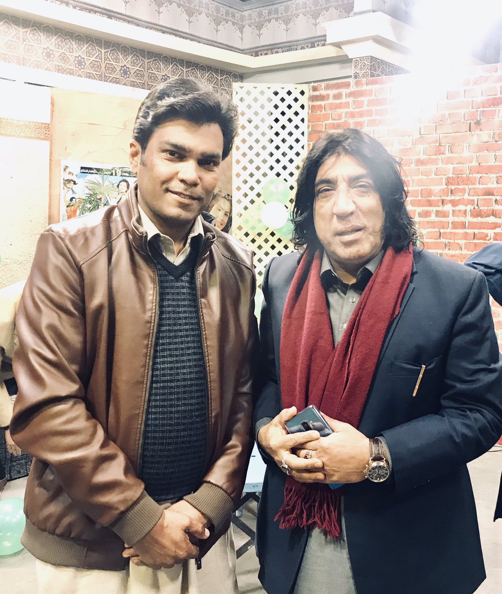 BakhtYousafzay's tweet photo. With renowned music director #MasterAliHaider https://t.co/zXSpQbRzuR