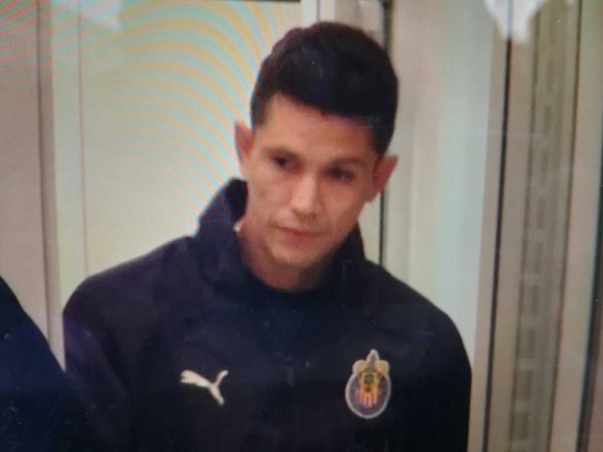 Ernaldo58's tweet photo. Para todos los rojiblancos que estuvieron esperando a Santa 🎅. Así se ve Jesús Molina (@j_molina5) con la indumentaria del Guadalajara. Ya hizo pruebas médicas. El equipo reanuda trabajos esta mañana en Verde Valle. @ESPNDeportes @ESPNDRadio @ESPNmx https://t.co/iBJYIfJs3o