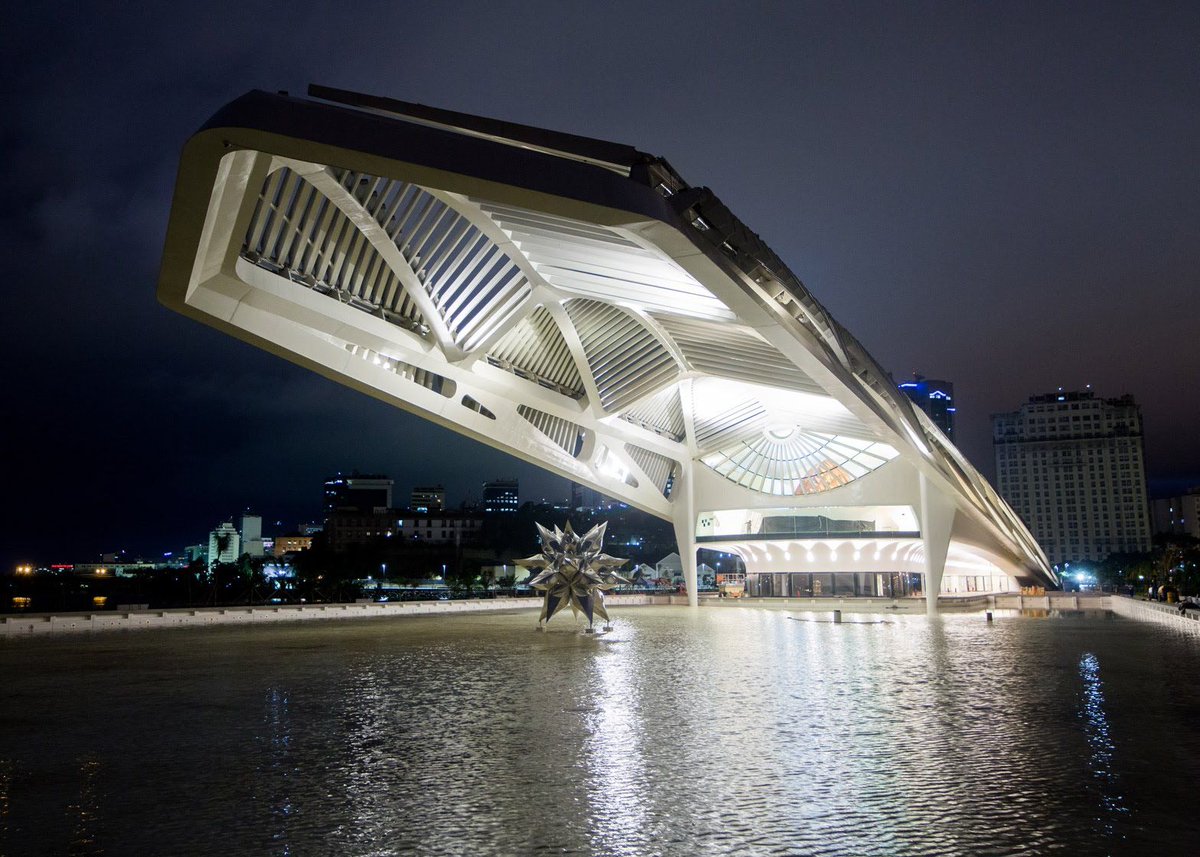 AUCarquitectura's tweet photo. Museo del mañana, es un museo de ciencias diseñado por Santiago Calatrava en Río de Janeiro, Brasil
Diseño inspirado en la cultura carioca, explorando la relación entre la ciudad y el entorno natural.
#AUCarquitectura
.
#architecture #architect #calatraba #RiodeJaneiro https://t.co/aXwtgghHZi