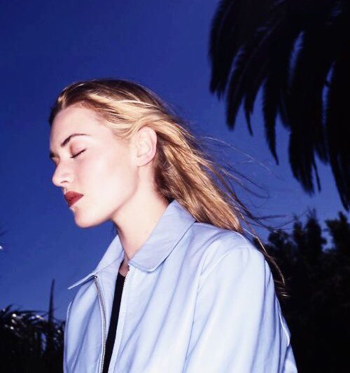 Jopolkadot's tweet photo. Kate Winslet

Photography © Ken Hively
1996 https://t.co/Ya4EhTCHXY