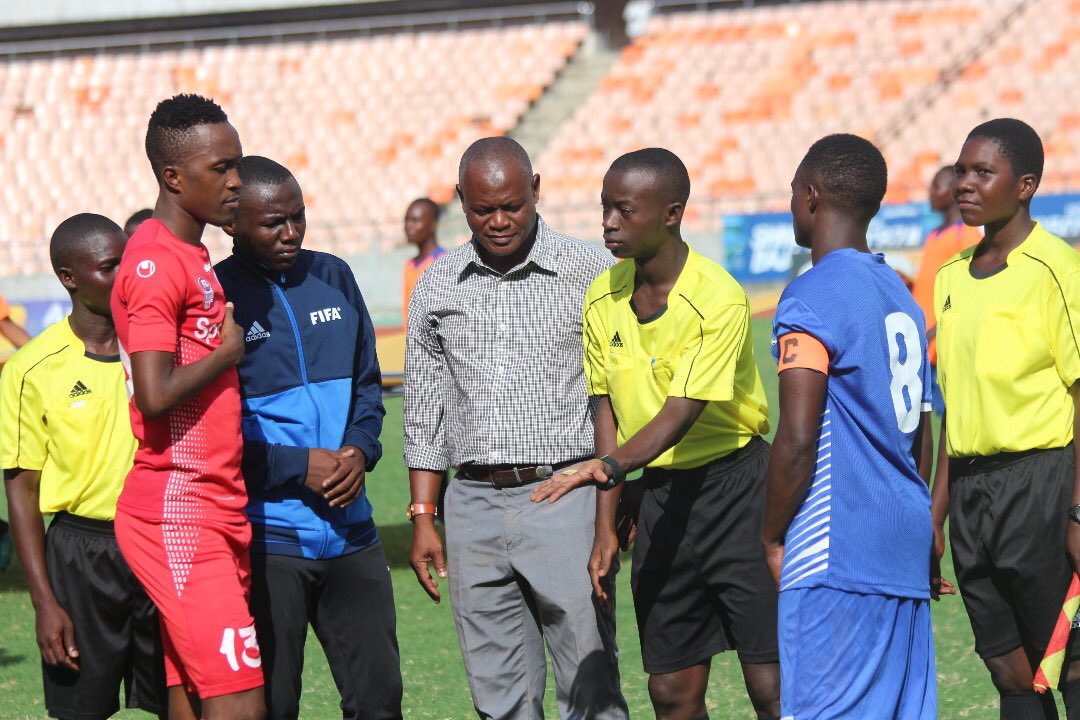 earadiofm's tweet photo. #ASFC FT 
Mpira umemalizika kwa Simba kufungwa dhidi ya Mashujaa FC na kutolewa katika mashindano ya shirikisho.

Simba  2-3  Mashujaa FC
Bukaba 19' 79'        Shaaban 47'
                           Jeremiah 57'
                           Rajab 90+3' https://t.co/FbYpfAlVGT