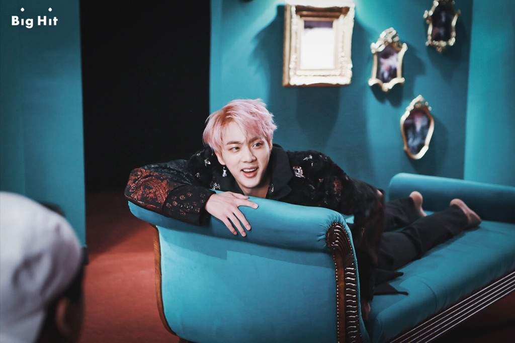 cafejns's tweet photo. let's settle this once and for all

like for blonde haired seokjin
retweet for black haired seokjin
comment for pink haired seokjin
quote for choppy bangs seokjin https://t.co/NbuF3b3h58