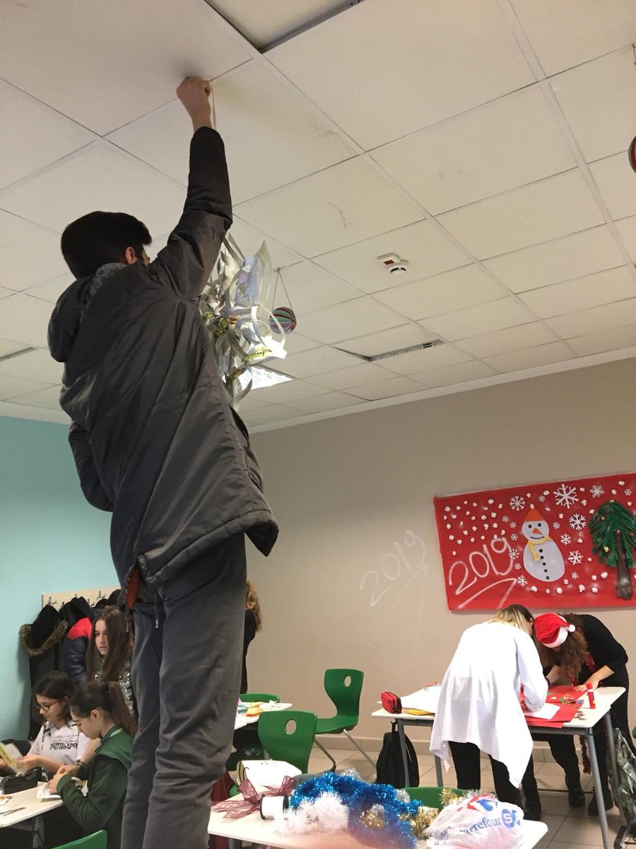 #newyearsclassdecoration #contest has started today for #9thgrades at #tuzladogaelt 
@Didem_Ozgul <a href="/MeltemCsr/">Meltem Cesur Kılıçaslan</a> <a href="/ali_aslisen/">Özgür Ali Aslışen</a>  #vote