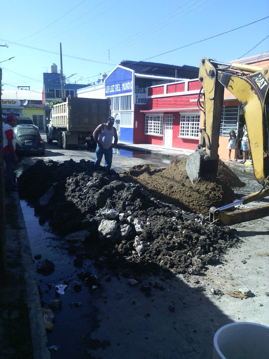 CEASTabasco's tweet image. En colaboración con el H. Ayuntamiento de Jalpa de Méndez, se reparó un tramo de 4 metros de un colector de 12 pulgadas, de la calle 18 de marzo, en el barrio Santa Ana.