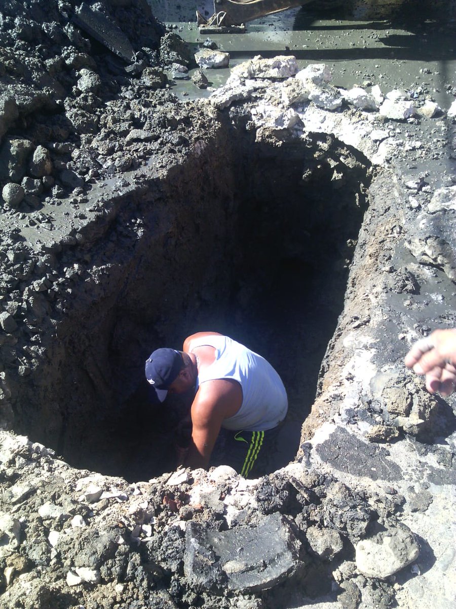CEASTabasco's tweet image. En colaboración con el H. Ayuntamiento de Jalpa de Méndez, se reparó un tramo de 4 metros de un colector de 12 pulgadas, de la calle 18 de marzo, en el barrio Santa Ana.