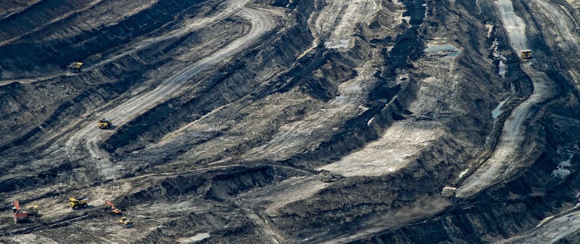 L'excellent livre de <a href="/GuillaumePitron/">Guillaume Pitron</a> ouvre la brèche en allant à l'encontre des idées positives reçues : les #nouvellestechnologies sont vertes de loin mais sont loin d'être vertes. Les ressources de notre futur énergétique et numérique sont #polluantes. buff.ly/2BYB2v2