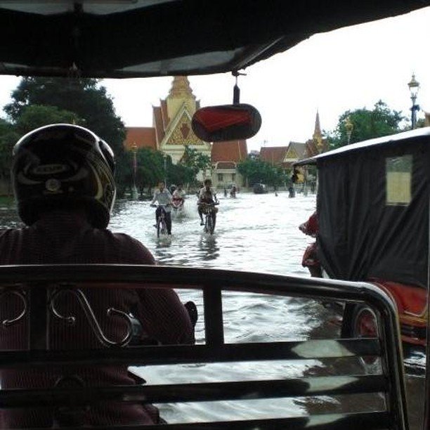 CIEEAlumni's tweet image. &quot;The third and final leg of my journey brought me to Phnom Penh, Cambodia where even getting home from school during the rainy season was a chance for adventure.&quot;
.
.
.
.
.
#cieealumni #cieepeople #cambodia #visitcambodia #studycambodia #studyabroad #goa… bit.ly/2ES3vFL