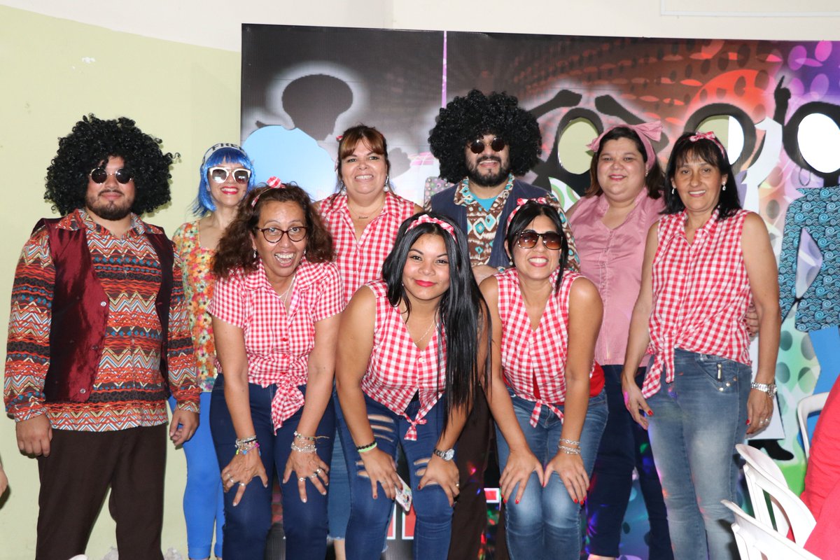 INTNPy's tweet photo. La asociación de funcionarios de nuestra institución realizó el tradicional almuerzo de Fin de Año. Los compañeros disfrutaron de una jornada regada de premios y buena música. Los 80 y 90 fueron el tema de ésta edición.😎🥳💃🏽🕺🏽 https://t.co/t4tdPOTt6u