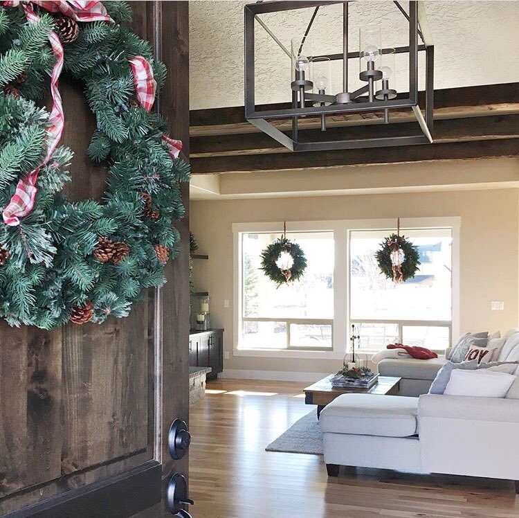 EnglandFurn's tweet photo. Challenge Time! How many of you leave your holiday decor up until New Years? Comment your vote below! Thanks for sharing @our.rustic.home https://t.co/SQn2u4Yd4v