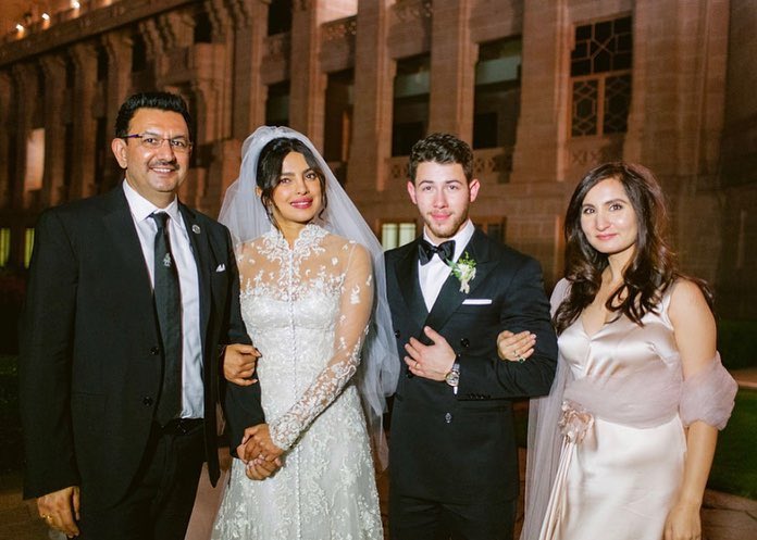 PriyankaDaily's tweet photo. Unseen photos #NickyankaWedding | @priyankachopra @nickjonas 💕 https://t.co/XGnXoKGoKE
