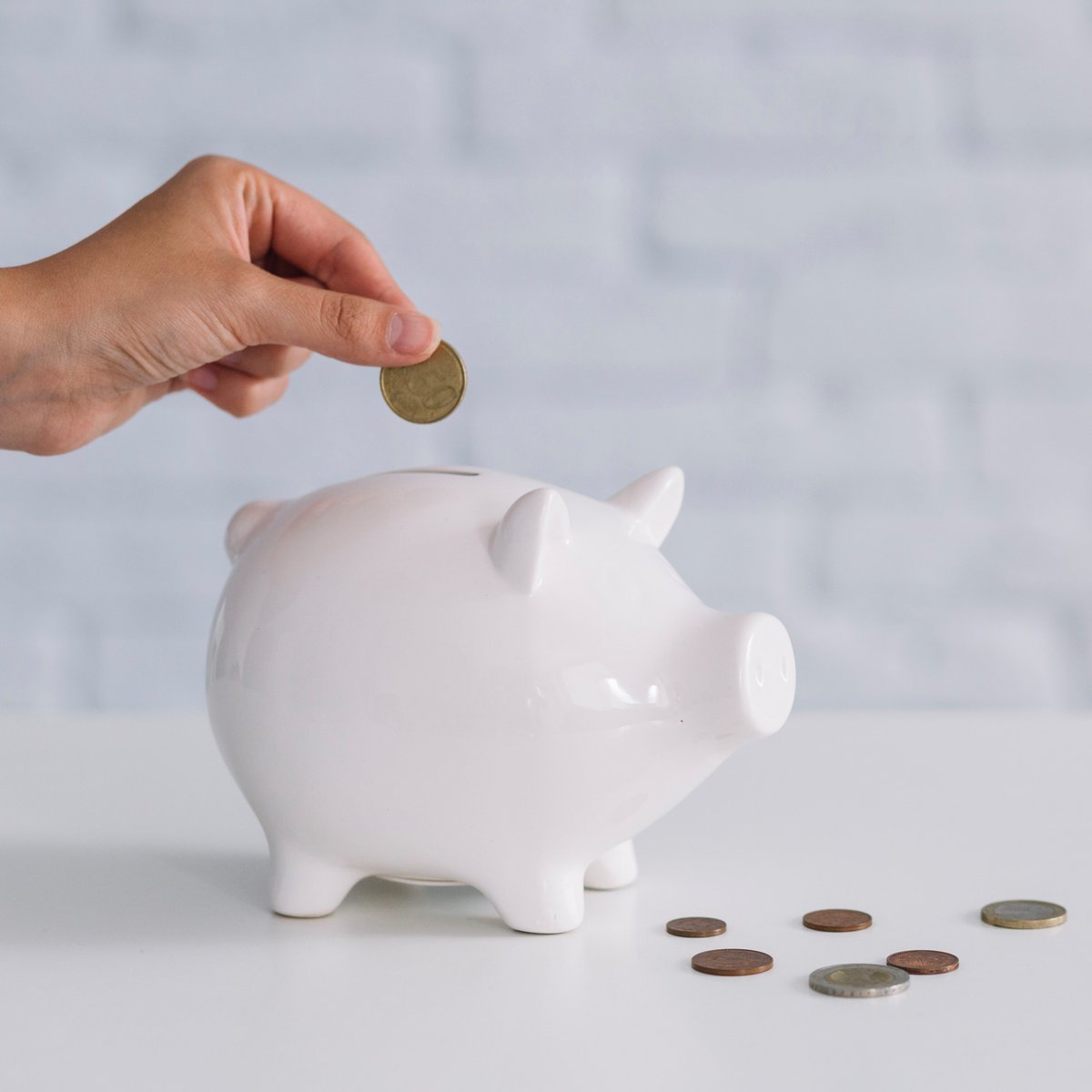 cleaninggurus's tweet photo. With our offer you can save a pound for every cleaning hour organized with our company.

The offer is valid for the first 6 months of using our service with a chance to extend it for 1 month for each person that you will recommend the service to.
https://t.co/WvVsNfPg9v https://t.co/k72Y8Yn2NX