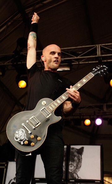 I d like to wish a happy 44th birthday to Zach Blair, lead guitarist for Rise Against! 