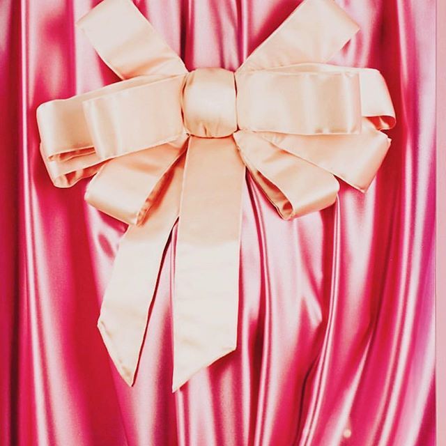 In the Christmas spirit!
Bow by Israeli artist Elad Lassry #eladlassry #israeliartist bit.ly/2BF7Fwr