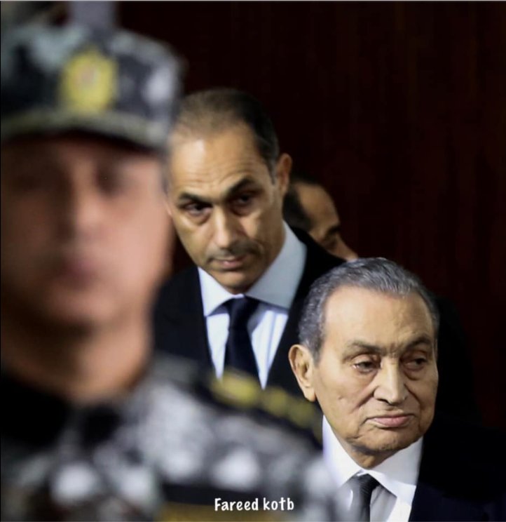 #مبارك
الصورة تحكي الواقع انا هنا وبقيت وسأبقى وأخرج لساني لثورتكم الفاشلة بفضل العسكر