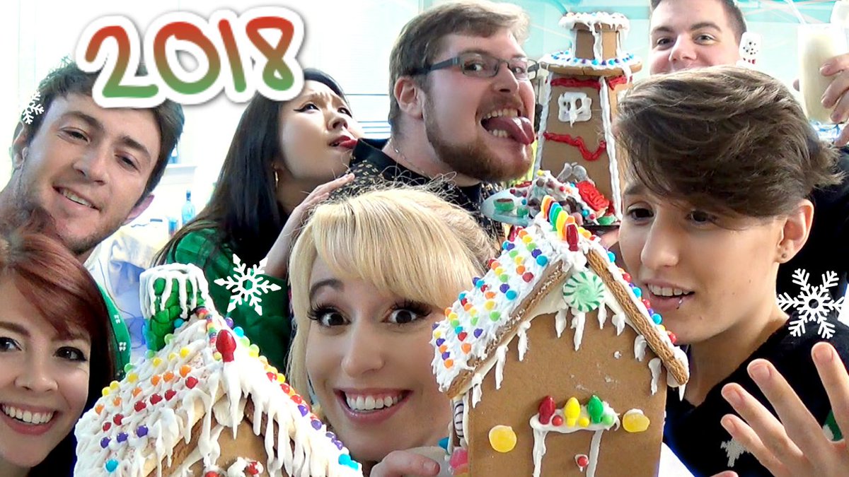 Dejavudea's tweet photo. 'Twas the day after Christmas... and all through the house

everyone was drunk. ヽ(　･∀･)ﾉ 🎄 

Happy whatever you celebrate bundles - I've missed you and it's good to be back!!  

https://t.co/yGffyMRP1e https://t.co/TytcvDbzrI